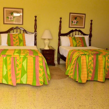 Sahara Dela Mer Inn Montego Bay Buitenkant foto
